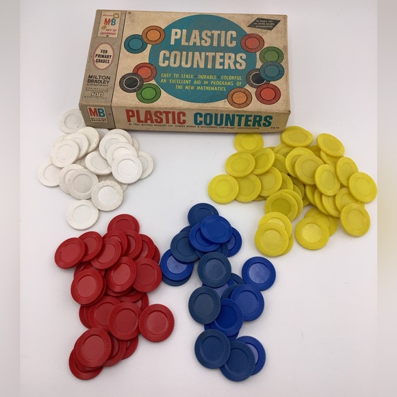 Vintage 1964 Milton Bradley Plastic Counters Made In USA - Picture 1 of 3